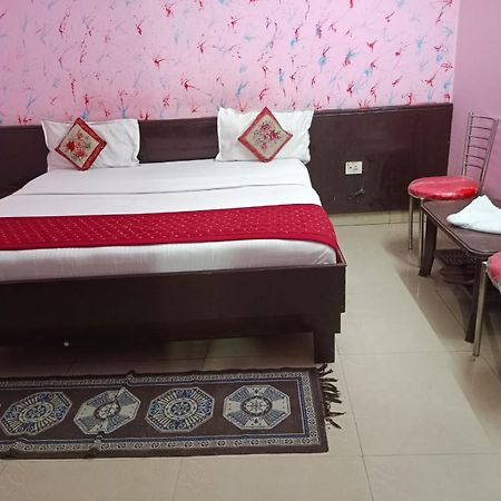 Airport Hotel Pariksheet Inn Nuova Delhi Esterno foto