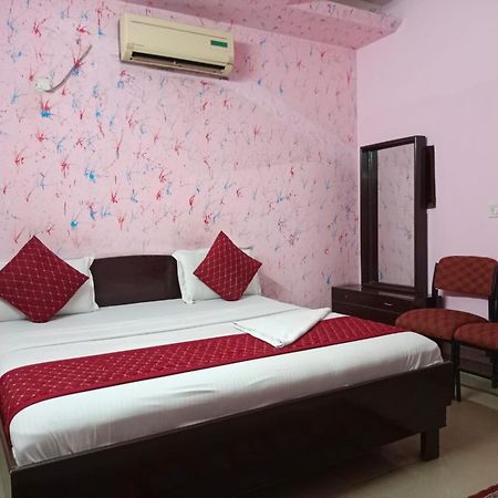Airport Hotel Pariksheet Inn Nuova Delhi Esterno foto