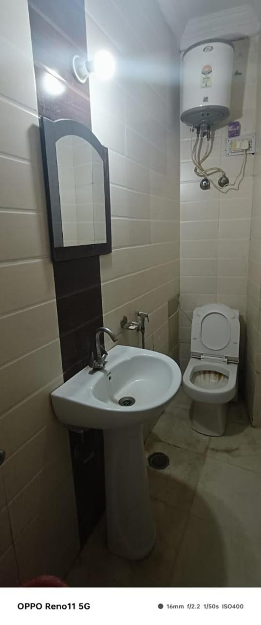 Airport Hotel Pariksheet Inn Nuova Delhi Esterno foto