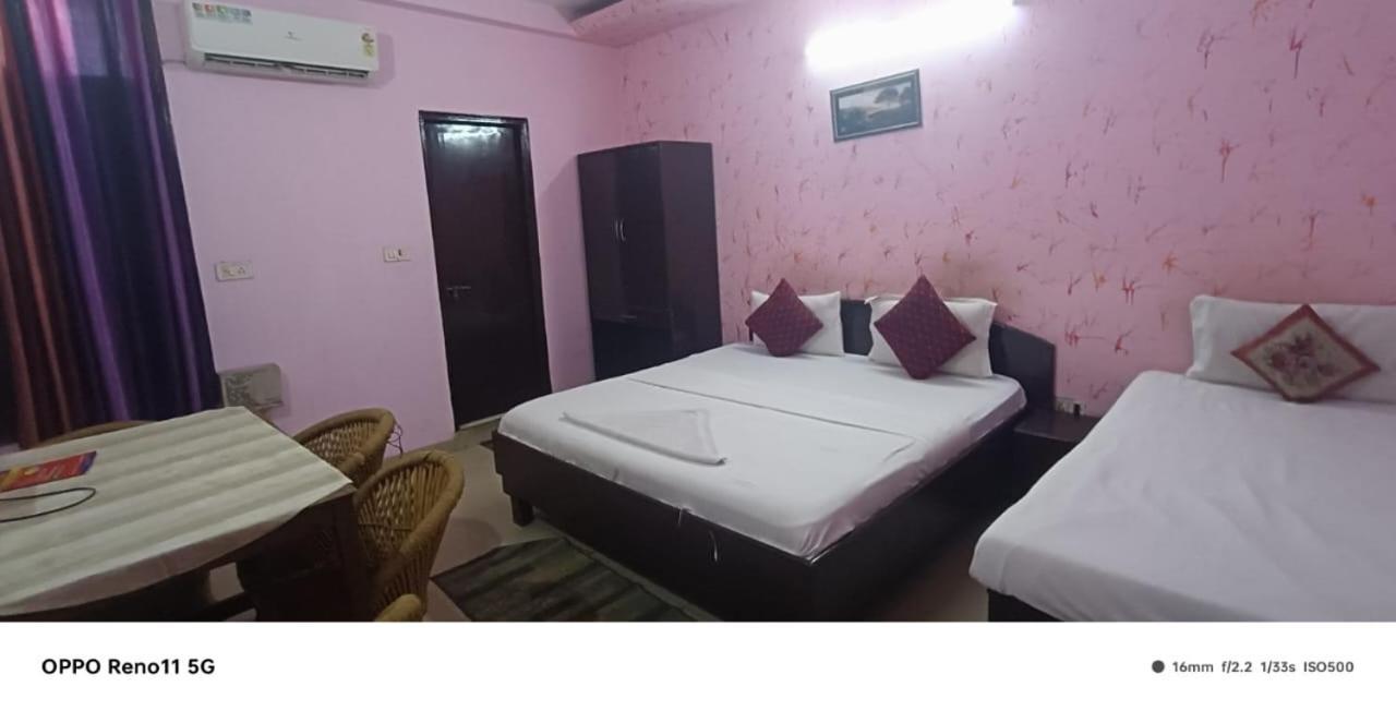 Airport Hotel Pariksheet Inn Nuova Delhi Esterno foto