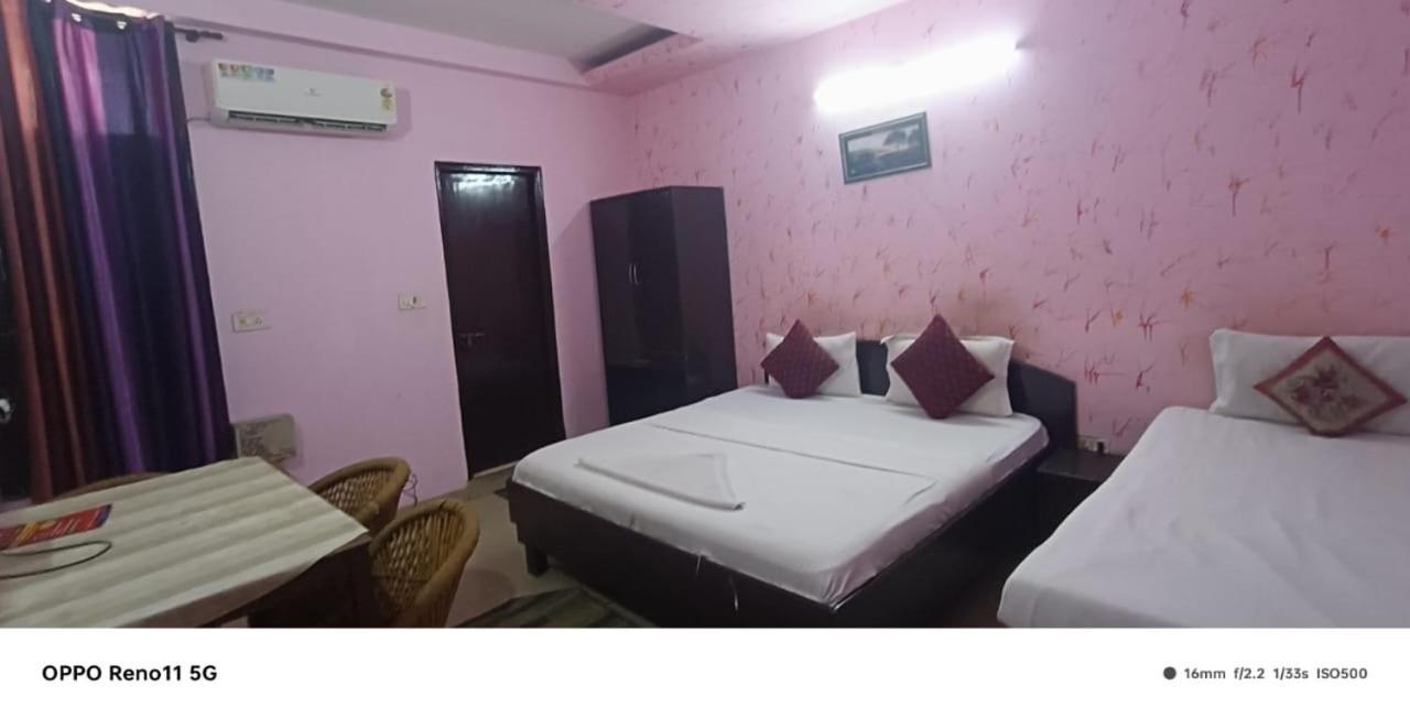 Airport Hotel Pariksheet Inn Nuova Delhi Esterno foto