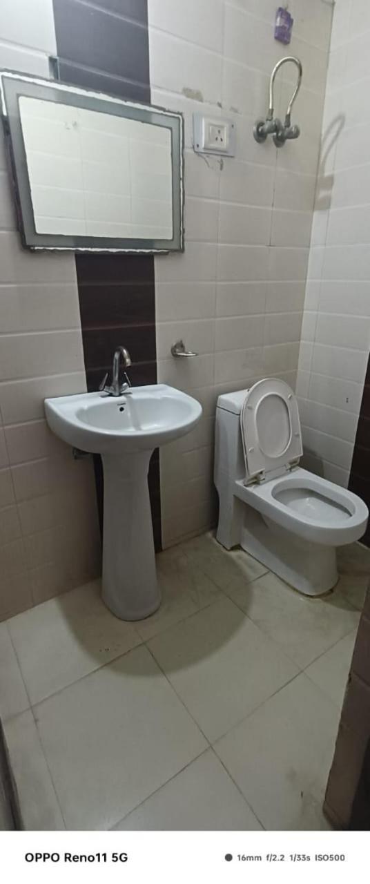 Airport Hotel Pariksheet Inn Nuova Delhi Esterno foto