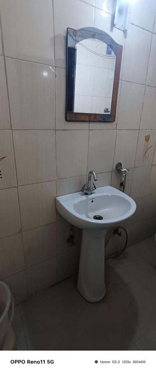Airport Hotel Pariksheet Inn Nuova Delhi Esterno foto