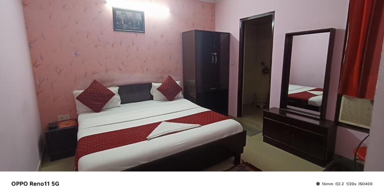 Airport Hotel Pariksheet Inn Nuova Delhi Esterno foto