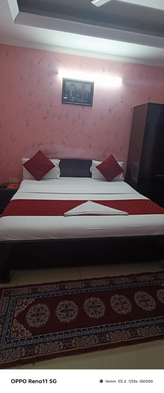 Airport Hotel Pariksheet Inn Nuova Delhi Esterno foto