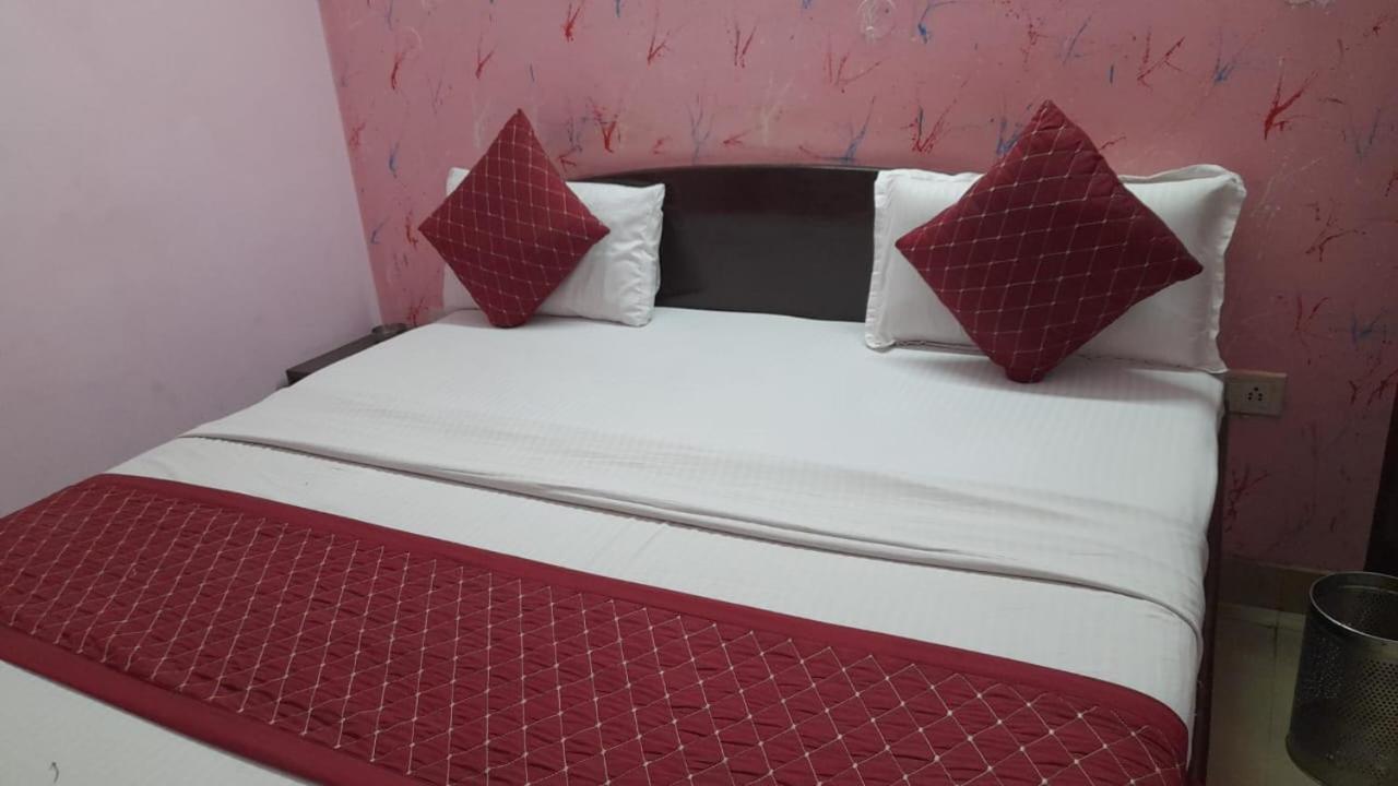 Airport Hotel Pariksheet Inn Nuova Delhi Esterno foto